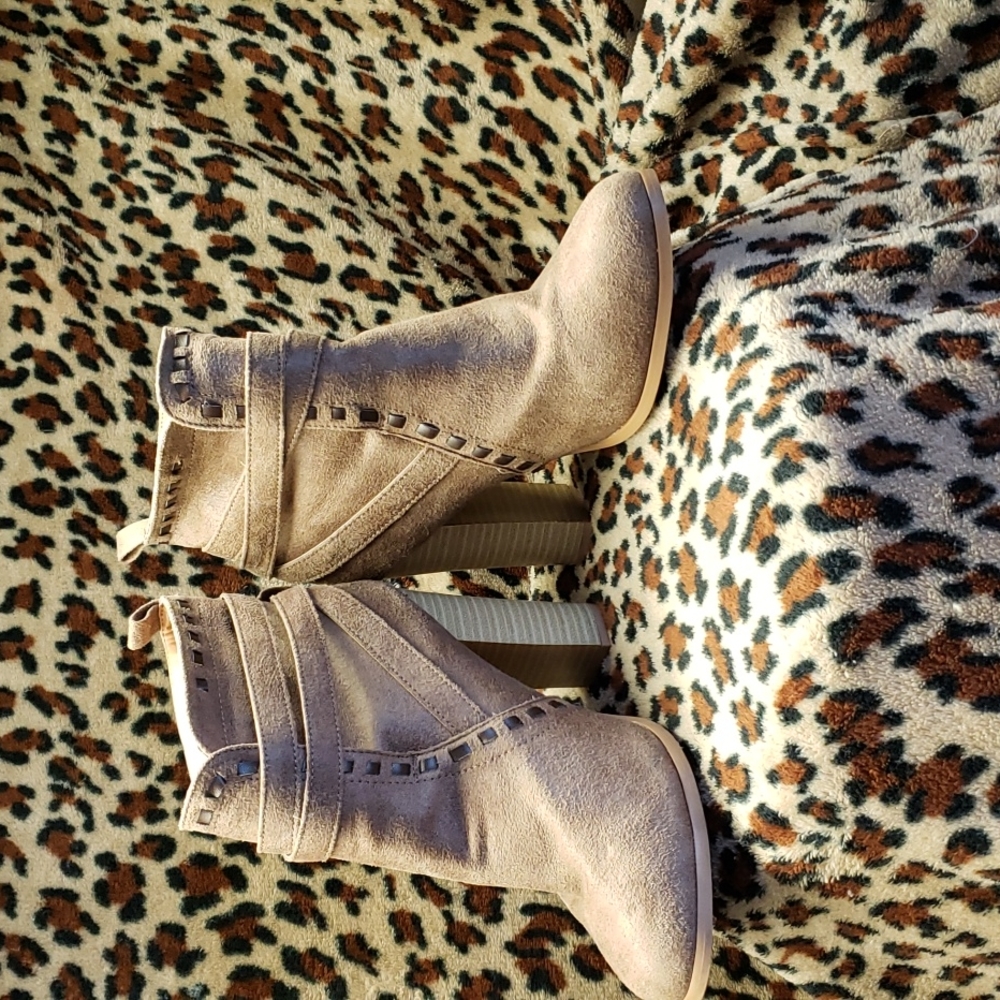 Ankle boots - Picture 3 of 8